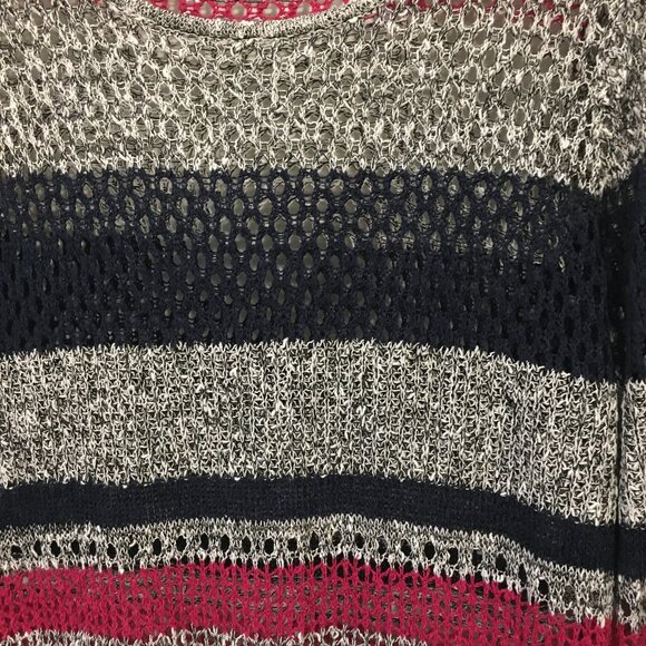 le chateau Grey, Navy and Pink Crochet Tunic Length Slip Over Top - Picture 4 of 11